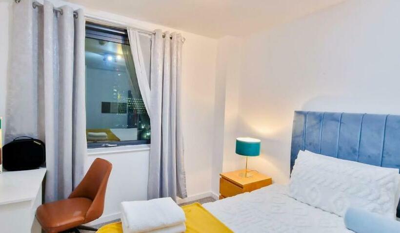 Lovely 2 Bedroom Apartment, Free Parking