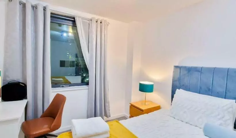 Lovely 2 Bedroom Apartment, Free Parking
