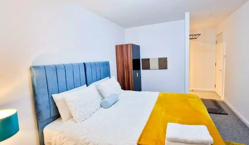 Lovely 2 Bedroom Apartment, Free Parking
