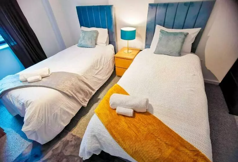 Lovely 2 Bedroom Apartment, Free Parking