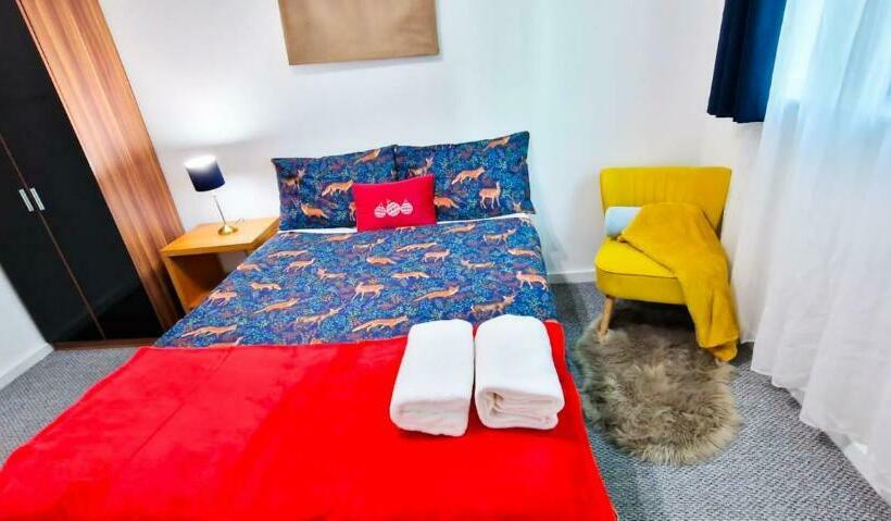 Lovely 2 Bedroom Apartment, Free Parking