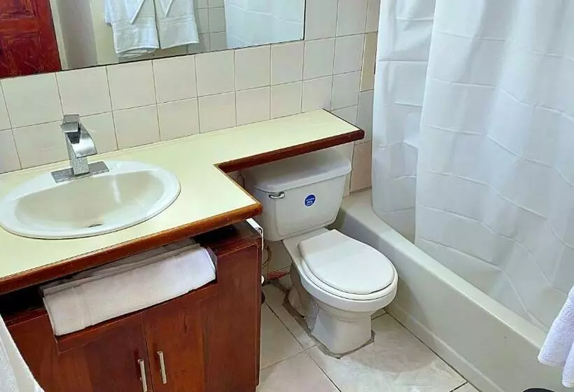 Oceanfront Condo W/ Free Parking + High Speed Wifi