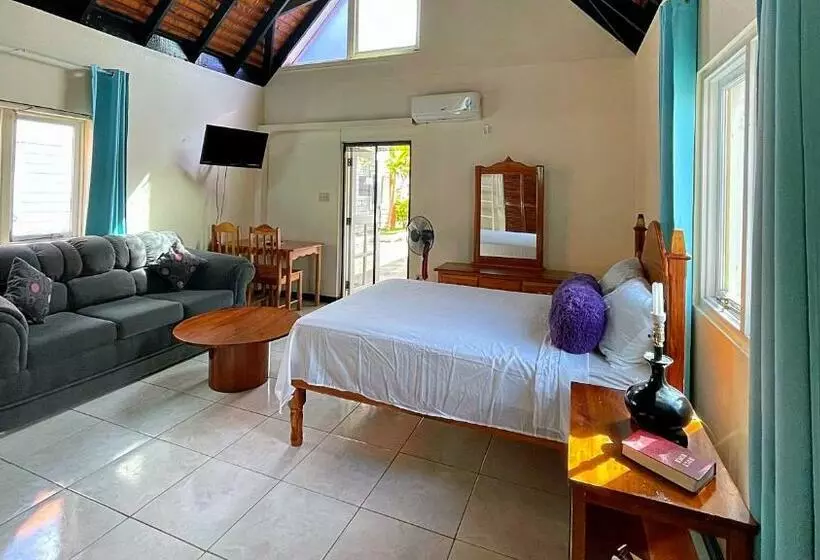 Oceanfront Condo W/ Free Parking + High Speed Wifi