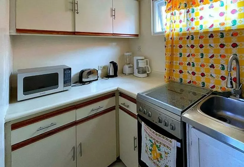 Oceanfront Condo W/ Free Parking + High Speed Wifi