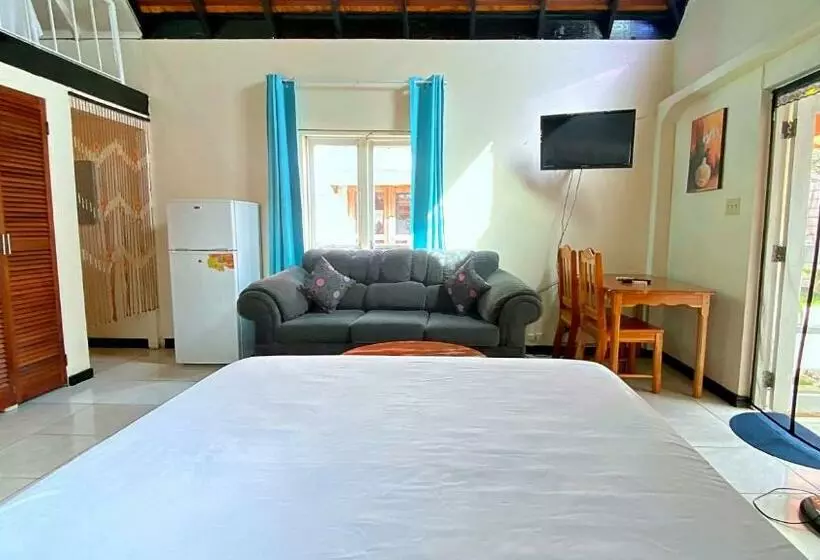 Oceanfront Condo W/ Free Parking + High Speed Wifi