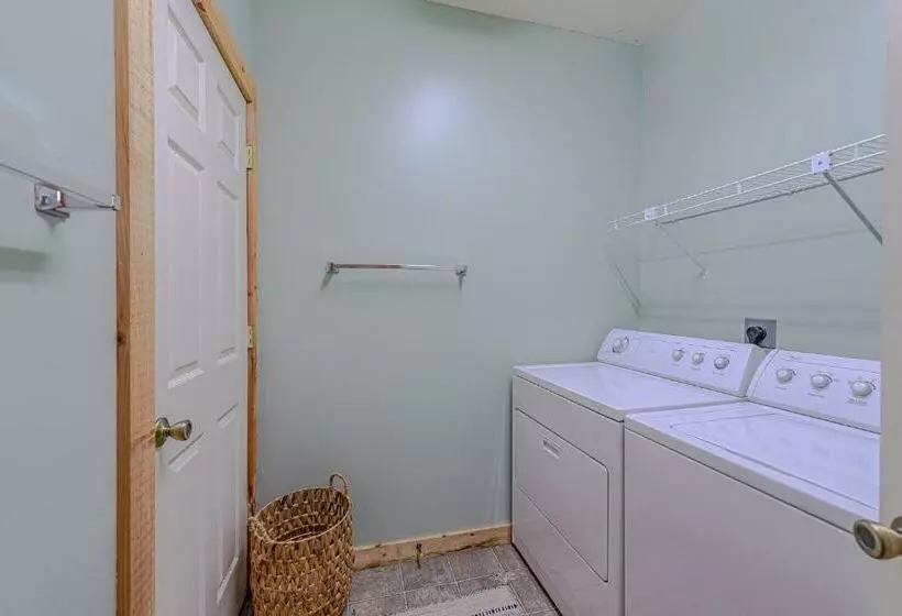 Bear Pause Cabin 3 Br/3ba Amazing View Of The Lake