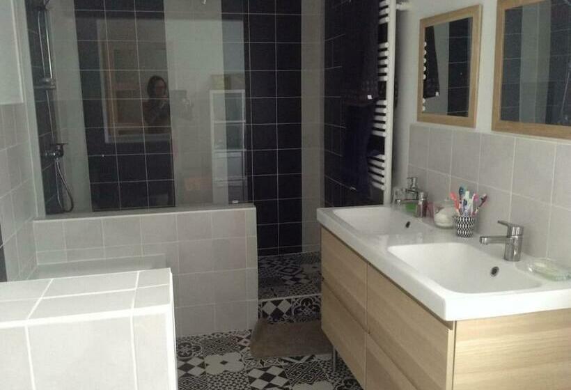 Nicely Renovated Wine Grower House