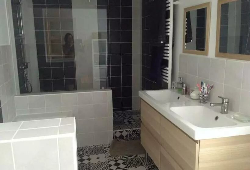 Nicely Renovated Wine Grower House