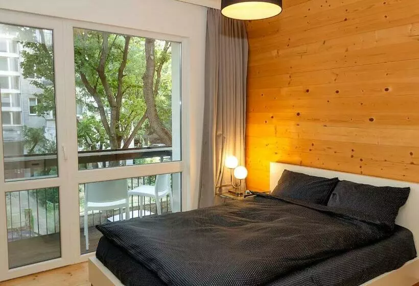 Bright & Spacious 1bd Apartment With A Charming Balcony