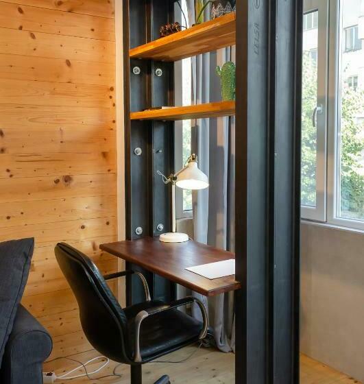 Bright & Spacious 1bd Apartment With A Charming Balcony