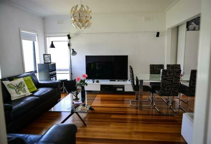 Convenient Urban Stay With All Amenities Around