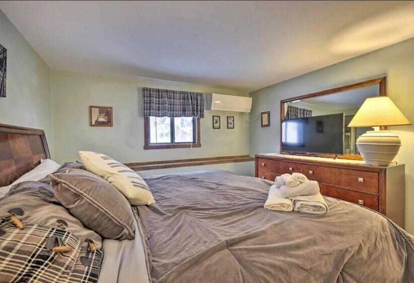 Ian S Camelback House