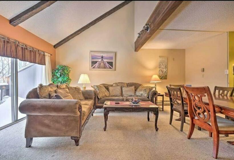 Ian S Camelback House