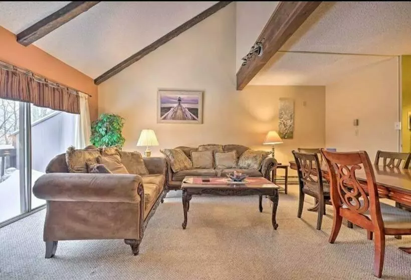 Ian S Camelback House
