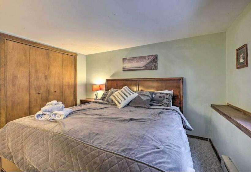 Ian S Camelback House