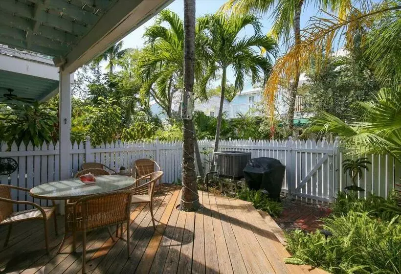 Key West Casa By Avantstay Communal Pool Bbq Patio Near Duval Street Week Long Stays Only