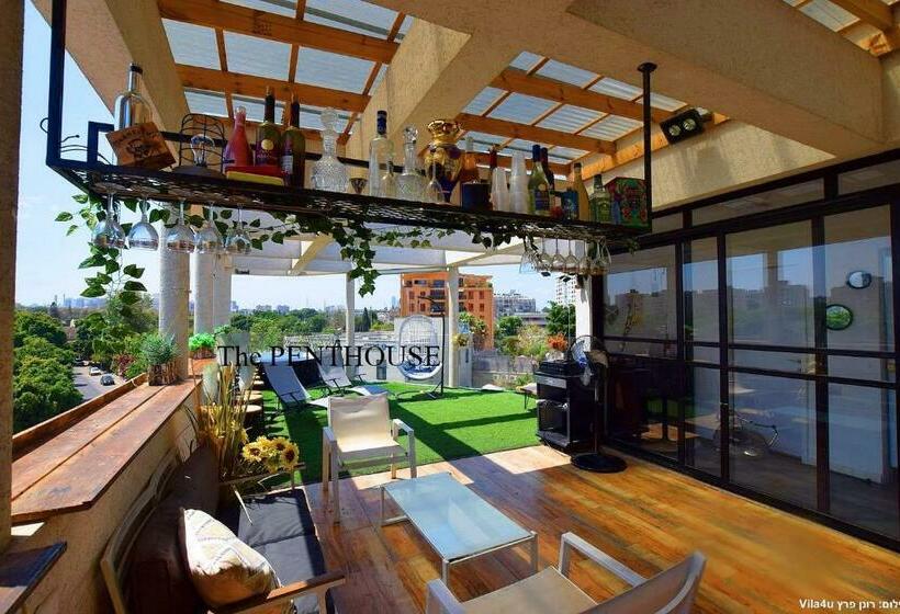 Luxurious Penthouse In Tel Aviv With Pool