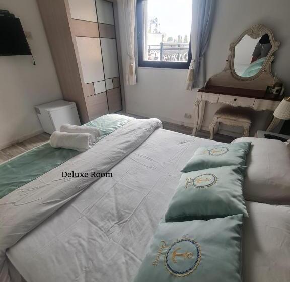 Luxurious Penthouse In Tel Aviv With Pool