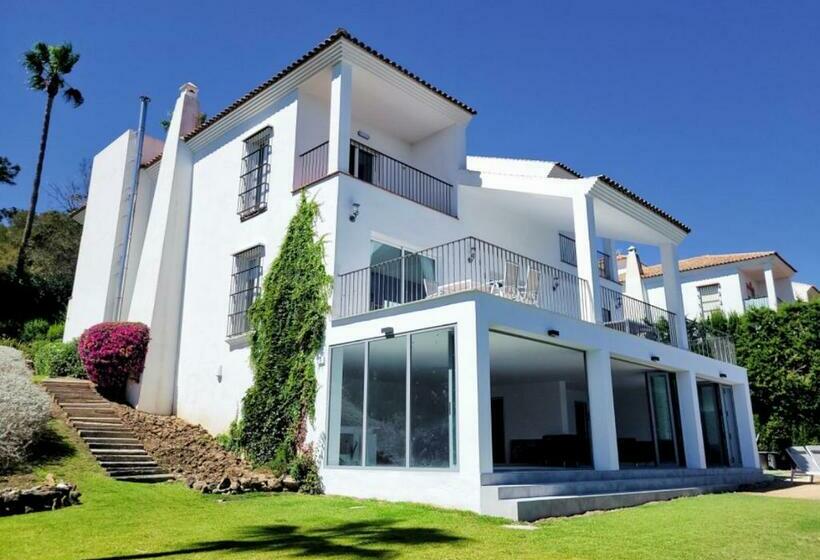 Sotogrande 5 Bedroomed Villa With Private Pool