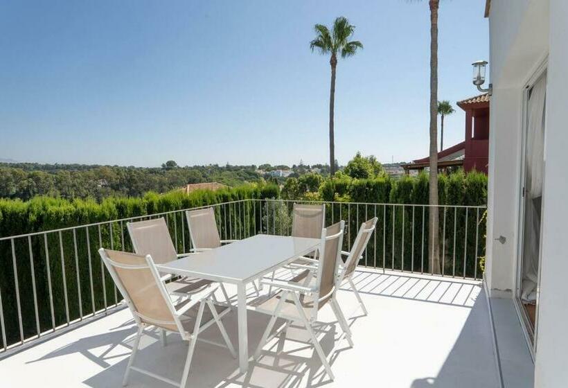 Sotogrande 5 Bedroomed Villa With Private Pool