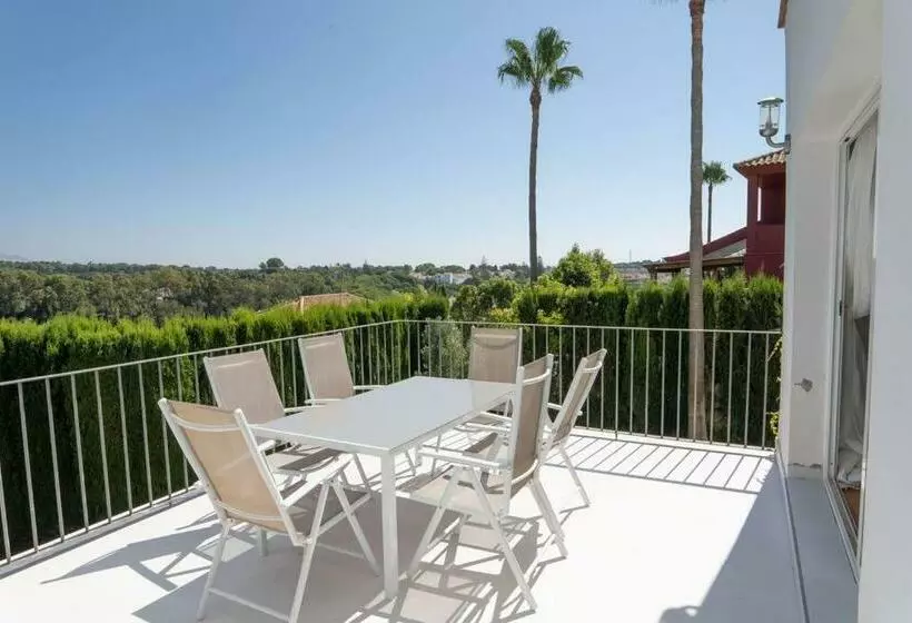 Sotogrande   5 Bedroomed Villa With Private Pool