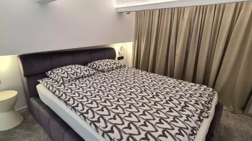 Stay In Kaunas & Radio City   Free Parking