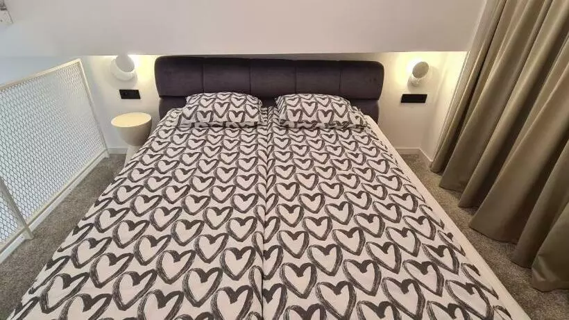 Stay In Kaunas & Radio City   Free Parking