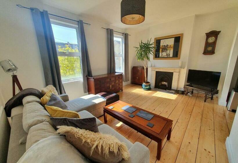 Sunny Apartment With A 10 Minute Walk To The Sea