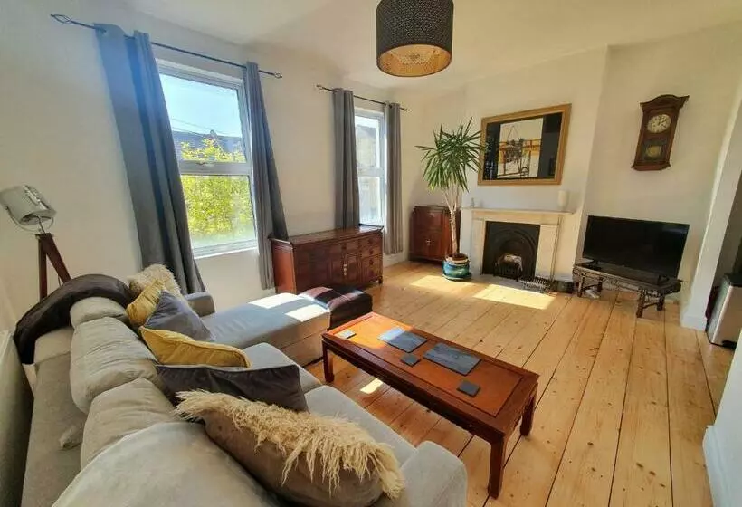 Sunny Apartment With A 10 Minute Walk To The Sea