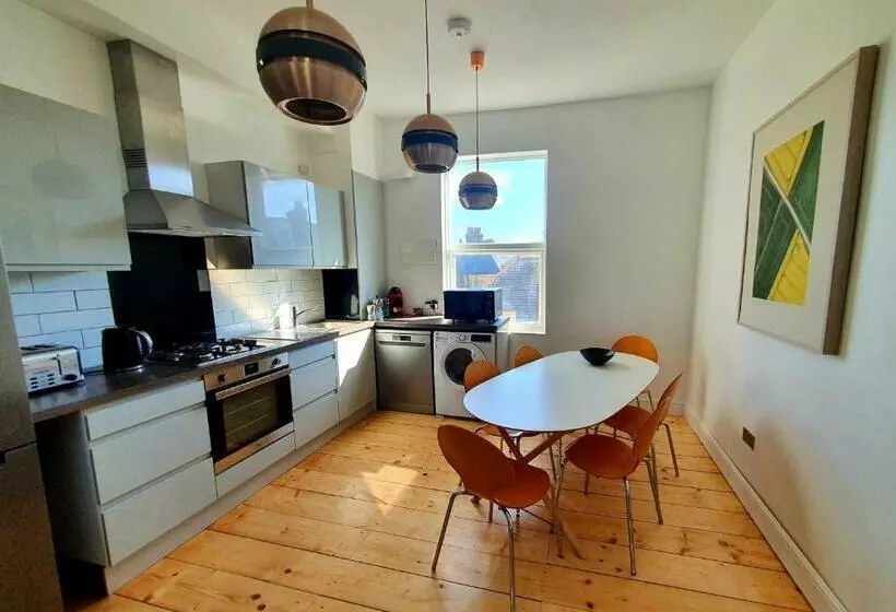 Sunny Apartment With A 10 Minute Walk To The Sea