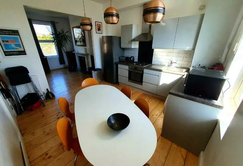 Sunny Apartment With A 10 Minute Walk To The Sea