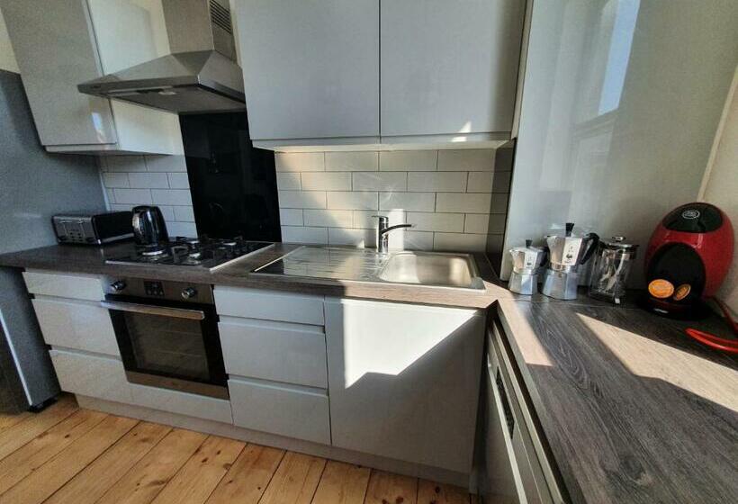 Sunny Apartment With A 10 Minute Walk To The Sea