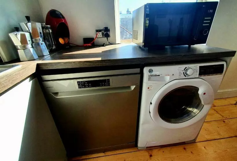 Sunny Apartment With A 10 Minute Walk To The Sea