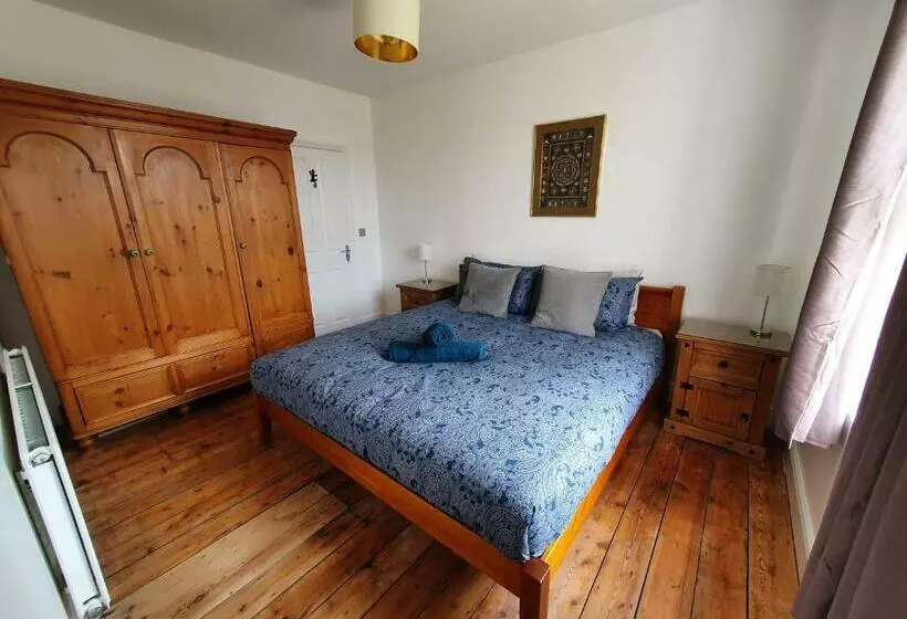 Sunny Apartment With A 10 Minute Walk To The Sea