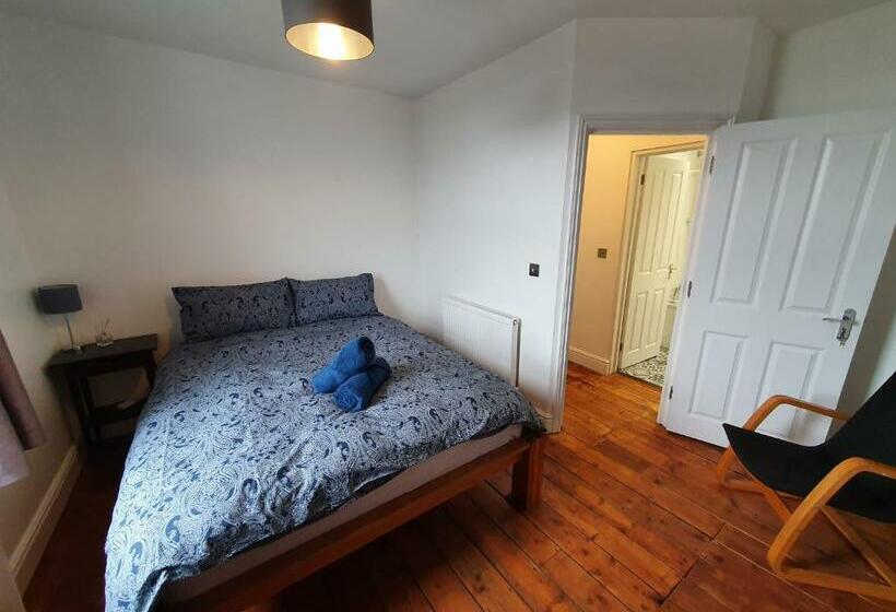 Sunny Apartment With A 10 Minute Walk To The Sea