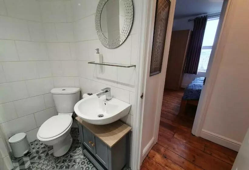 Sunny Apartment With A 10 Minute Walk To The Sea