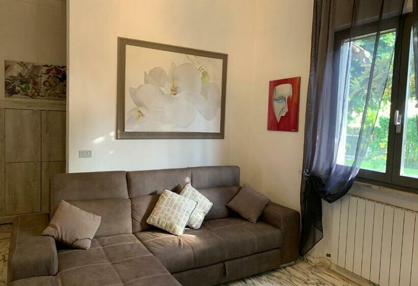 Villa Esclusiva Con 1000mq Di Giardino