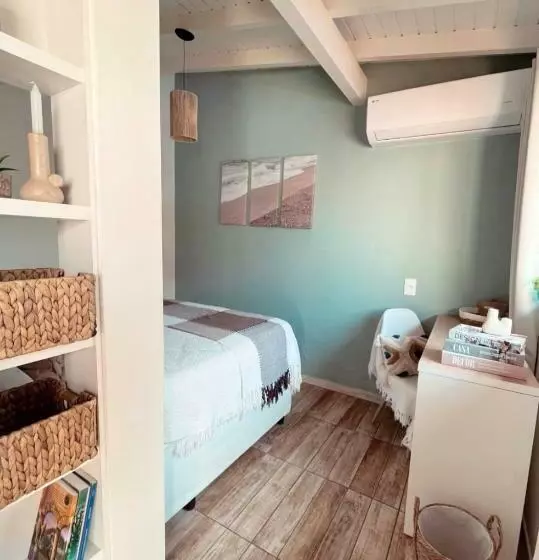 Casa Com Piscina Em Frente à Praia Do Santinho