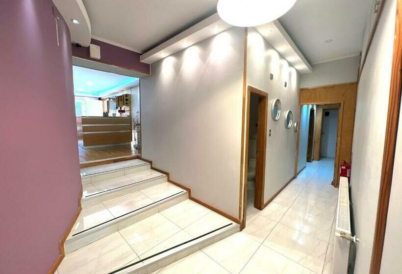 Incredible Downtown Duplex With Interior Backyard