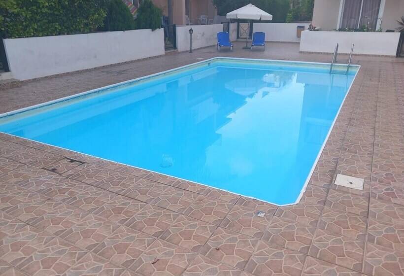 Beautiful Apartment With Pool In Paphos, Cyprus