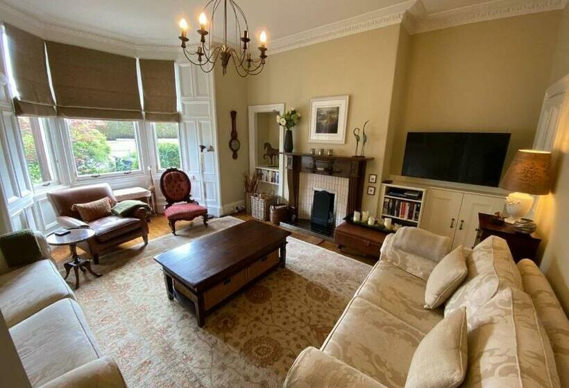 Braid Rd Stunning Villa