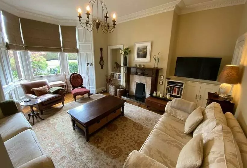 Braid Rd Stunning Villa
