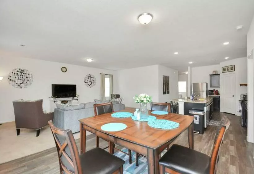 Charming 4 Bedrooms Brookshire/katy With Gym