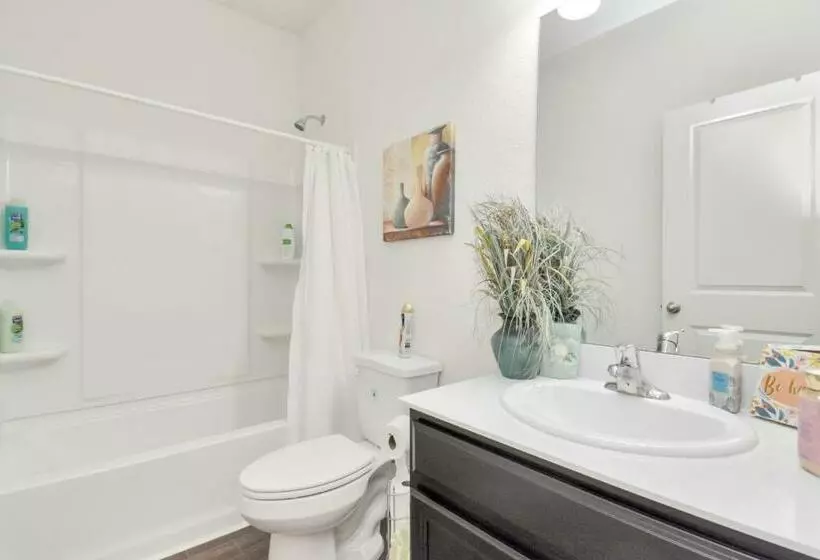 Charming 4 Bedrooms Brookshire/katy With Gym