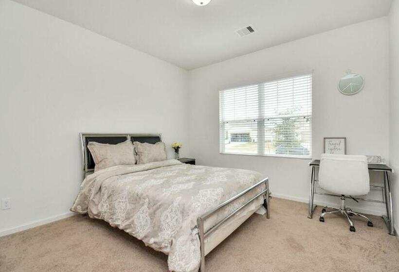 Charming 4 Bedrooms Brookshire/katy With Gym