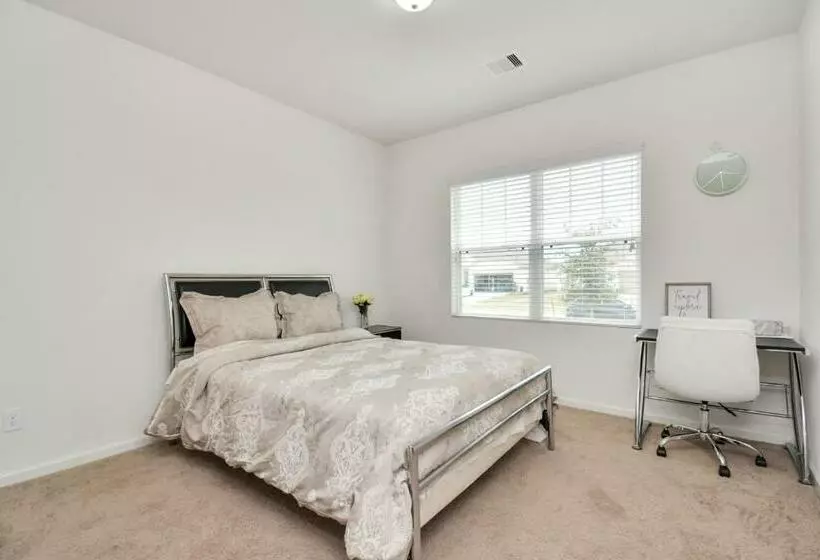 Charming 4 Bedrooms Brookshire/katy With Gym