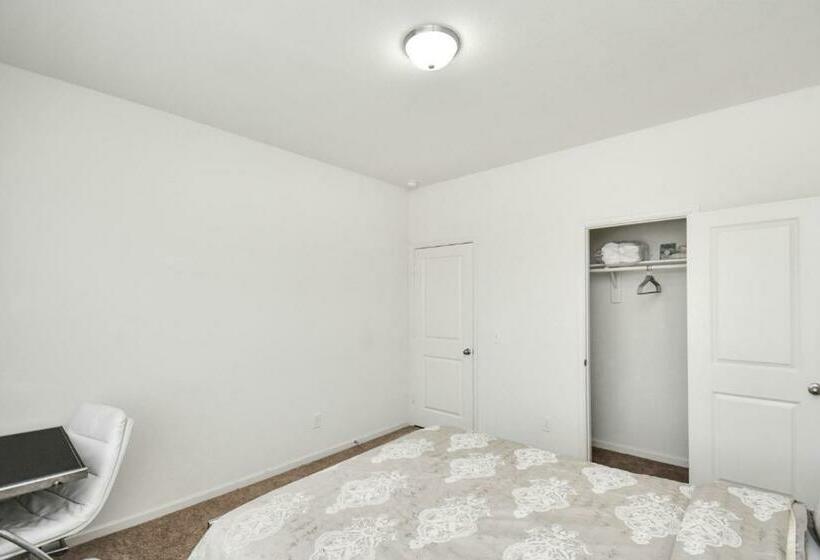 Charming 4 Bedrooms Brookshire/katy With Gym