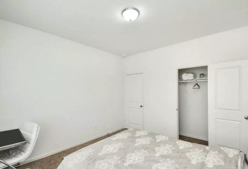 Charming 4 Bedrooms Brookshire/katy With Gym