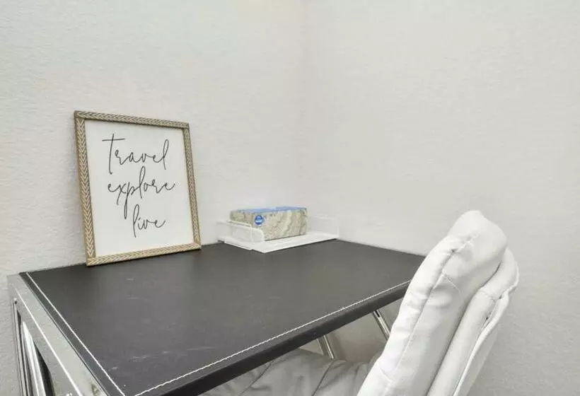 Charming 4 Bedrooms Brookshire/katy With Gym