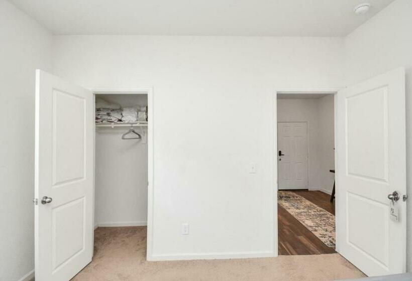 Charming 4 Bedrooms Brookshire/katy With Gym